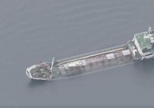 У берегов Японии затонул корабль с химикатами