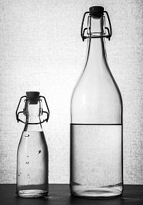 Индивидуальная печать на бутылках: особенности и преимущества